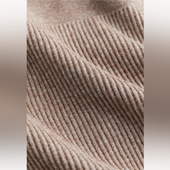 🤰🏽H&M | MAMA Seamless Ribbed Bike Shorts - Picture 4 of 8